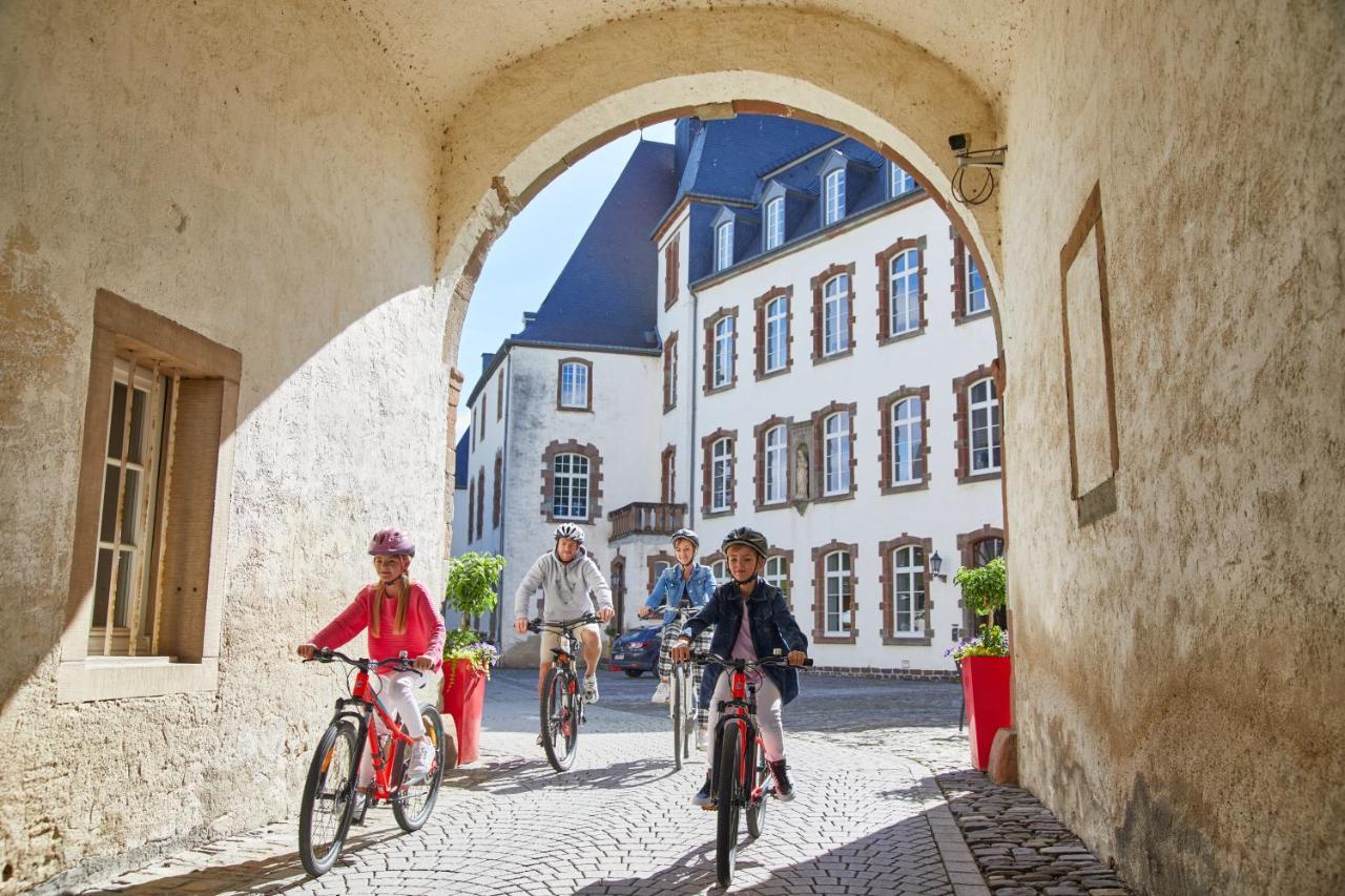 Hotel-Restaurant Beim Schlass Wiltz Exterior photo