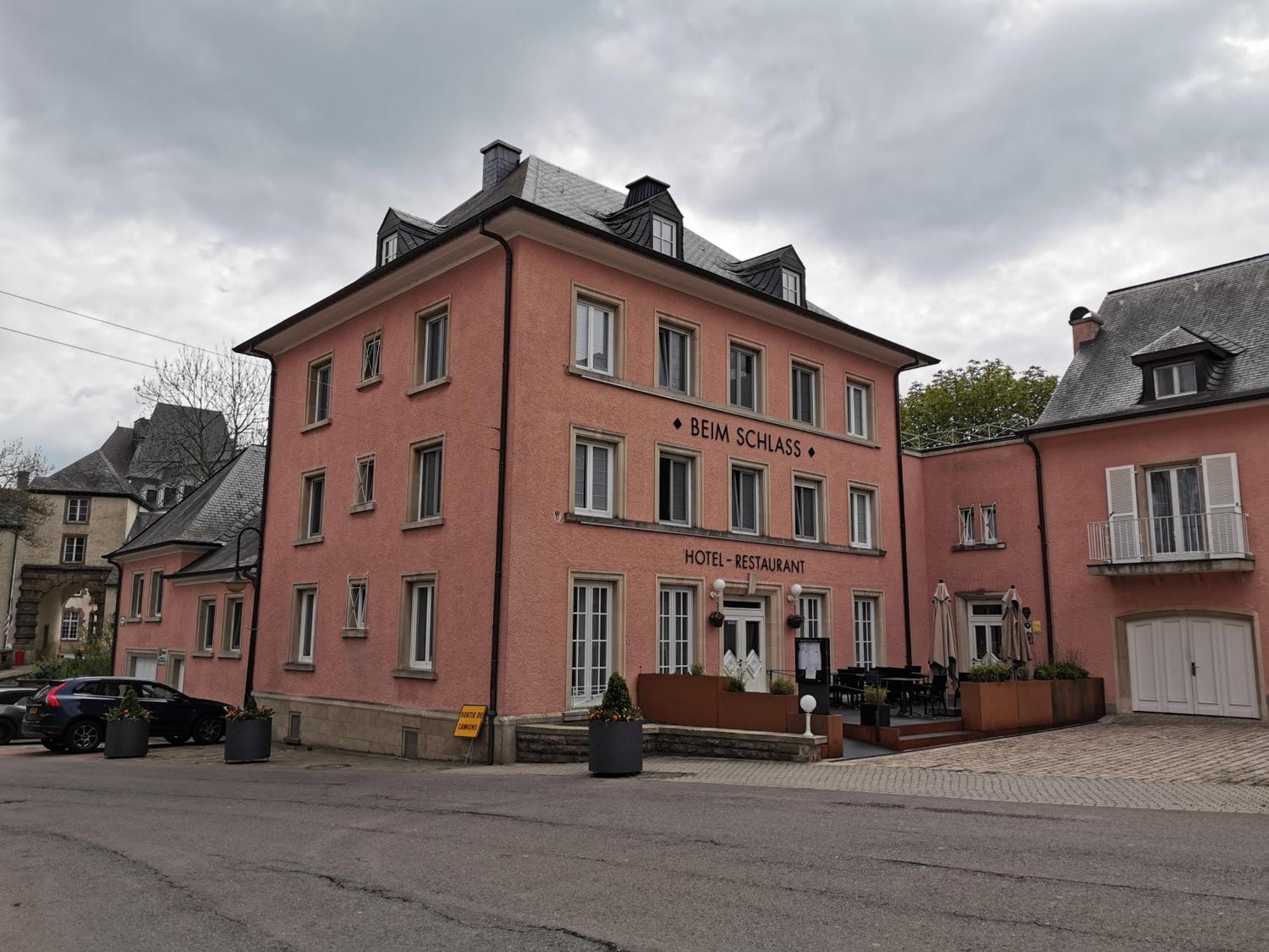 Hotel-Restaurant Beim Schlass Wiltz Exterior photo