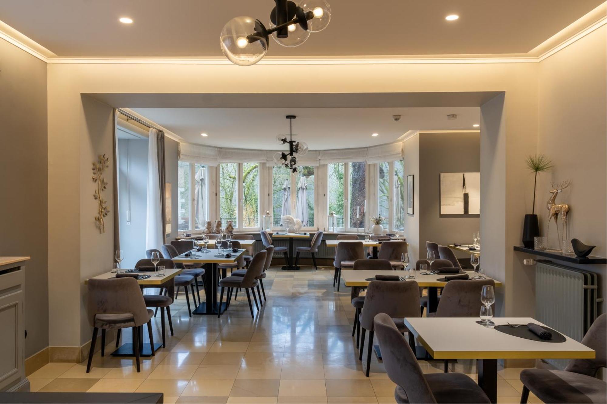 Hotel-Restaurant Beim Schlass Wiltz Exterior photo