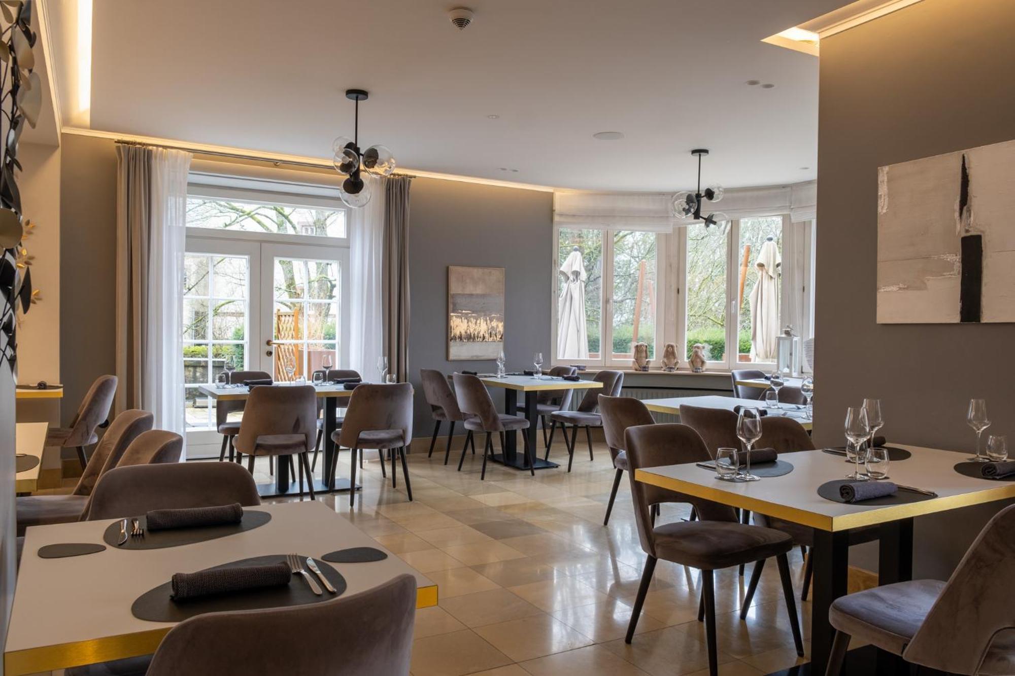 Hotel-Restaurant Beim Schlass Wiltz Exterior photo